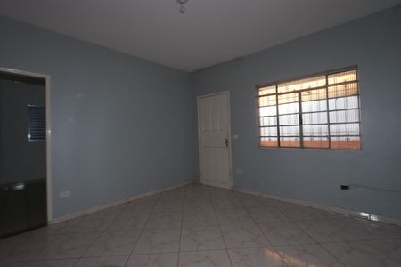 Sala de casa para alugar com 2 quartos, 180m² em Jardim Mimar, São Paulo