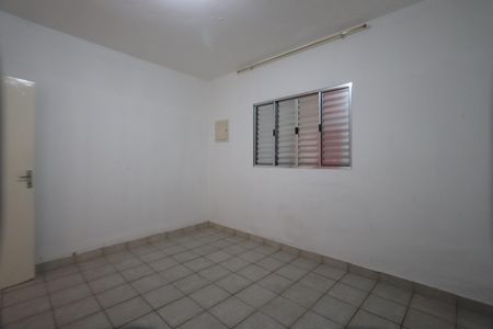 Quarto 1 de casa para alugar com 2 quartos, 180m² em Jardim Mimar, São Paulo