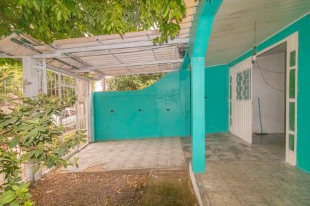 Casa à venda com 250m², 3 quartos e 4 vagas Casa à venda com 250m², 3 quartos e 4 vagasGaragem