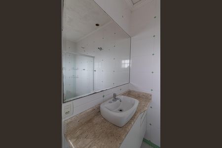 Casa para alugar com 250m², 4 quartos e 4 vagas Casa para alugar com 250m², 4 quartos e 4 vagasBanheiro Suíte 2