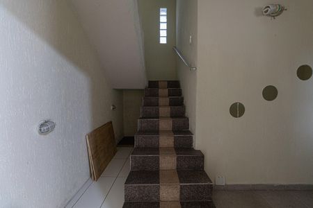 Casa para alugar com 250m², 4 quartos e 4 vagas Casa para alugar com 250m², 4 quartos e 4 vagasEscada