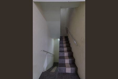 Escada de casa para alugar com 4 quartos, 250m² em Vila Costa Melo, São Paulo