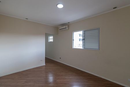 Casa para alugar com 250m², 4 quartos e 4 vagas Casa para alugar com 250m², 4 quartos e 4 vagasSuíte 2