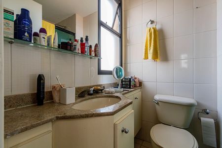 Apartamento à venda com 63m², 2 quartos e 1 vagaSuite - Banheiro