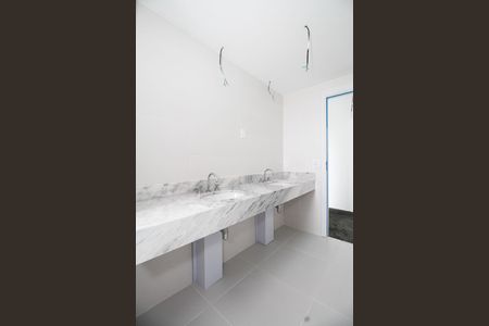 Apartamento à venda com 187m², 3 quartos e 3 vagas Apartamento à venda com 187m², 3 quartos e 3 vagasBanheiro da Suíte 2