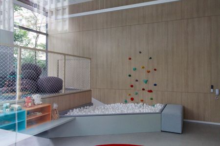 Apartamento à venda com 187m², 3 quartos e 3 vagas Apartamento à venda com 187m², 3 quartos e 3 vagasÁrea Comum - Brinquedoteca