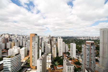 Apartamento à venda com 187m², 3 quartos e 3 vagas Apartamento à venda com 187m², 3 quartos e 3 vagasÁrea Comum - Vista da Churrasqueira