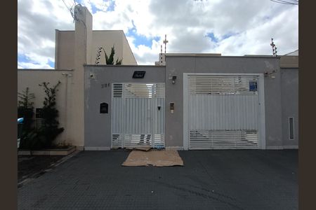 Casa à venda com 100m², 3 quartos e 2 vagas