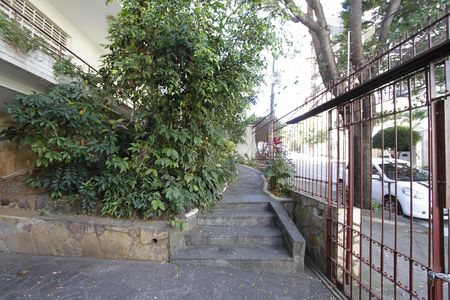 Entrada de casa para alugar com 4 quartos, 244m² em Gutierrez, Belo Horizonte