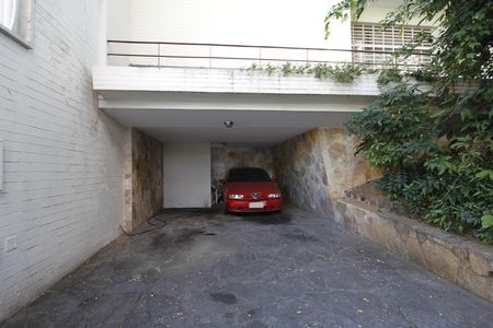 Garagem de casa para alugar com 4 quartos, 244m² em Gutierrez, Belo Horizonte