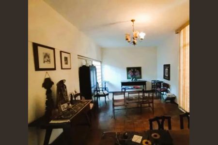 Casa para alugar com 244m², 4 quartos e 4 vagas Casa para alugar com 244m², 4 quartos e 4 vagasSala