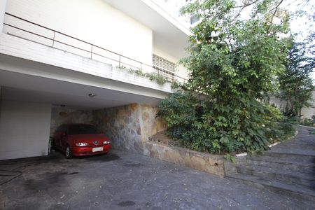 Garagem de casa para alugar com 4 quartos, 244m² em Gutierrez, Belo Horizonte