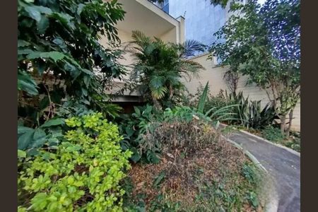Casa para alugar com 244m², 4 quartos e 4 vagas