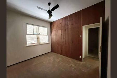 Casa para alugar com 244m², 4 quartos e 4 vagas