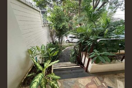 Casa para alugar com 244m², 4 quartos e 4 vagas
