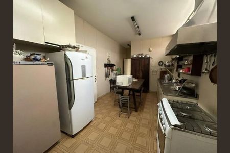 Casa para alugar com 244m², 4 quartos e 4 vagas Casa para alugar com 244m², 4 quartos e 4 vagasCozinha