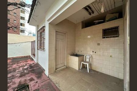 Casa para alugar com 244m², 4 quartos e 4 vagas