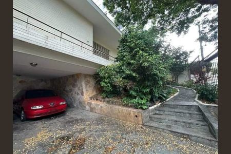 Casa para alugar com 244m², 4 quartos e 4 vagas Casa para alugar com 244m², 4 quartos e 4 vagasGaragem