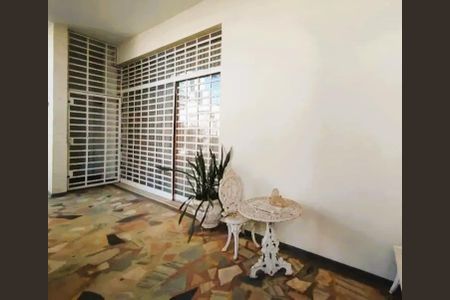Casa para alugar com 244m², 4 quartos e 4 vagas