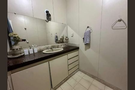 Casa para alugar com 244m², 4 quartos e 4 vagas