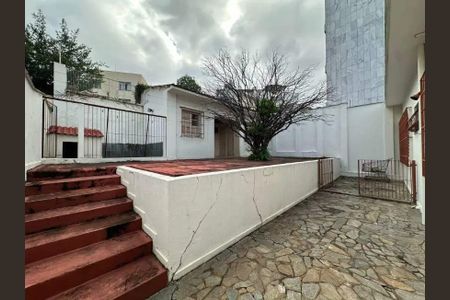Casa para alugar com 244m², 4 quartos e 4 vagas