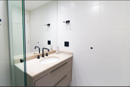 Apartamento à venda com 56m², 2 quartos e 1 vaga Apartamento à venda com 56m², 2 quartos e 1 vagaBanheiro da Suíte
