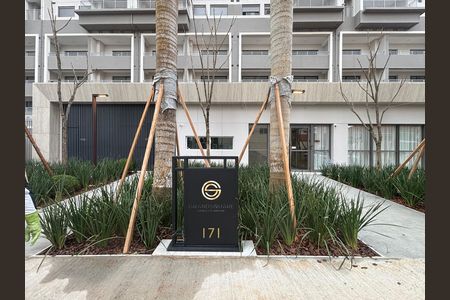 Apartamento à venda com 65m², 2 quartos e 1 vaga Apartamento à venda com 65m², 2 quartos e 1 vagaFachada