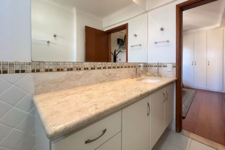Apartamento à venda com 153m², 3 quartos e 2 vagasBanheiro da Suíte