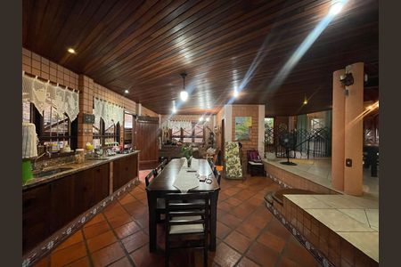 Casa à venda com 390m², 5 quartos e 2 vagas