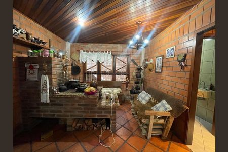 Casa à venda com 390m², 5 quartos e 2 vagas