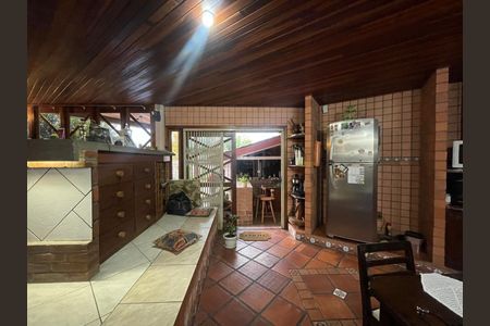 Casa à venda com 390m², 5 quartos e 2 vagas