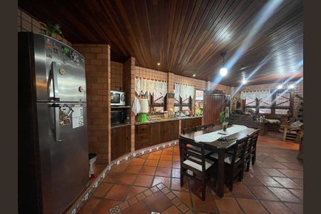 Casa à venda com 390m², 5 quartos e 2 vagas