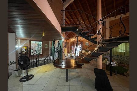 Casa à venda com 390m², 5 quartos e 2 vagas