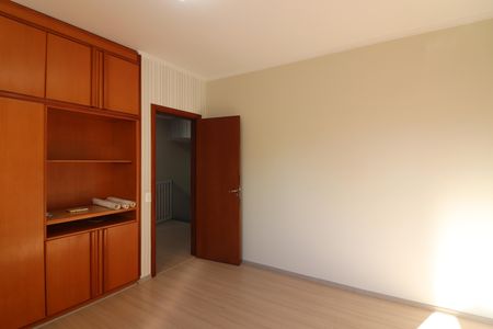 Casa à venda com 272m², 3 quartos e 4 vagasQuarto 2