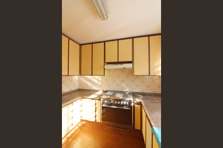 Casa à venda com 272m², 3 quartos e 4 vagasCozinha 