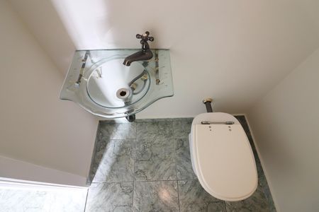 Casa à venda com 272m², 3 quartos e 4 vagasBanheiro de Serviço