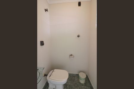 Casa à venda com 272m², 3 quartos e 4 vagasBanheiro de Serviço