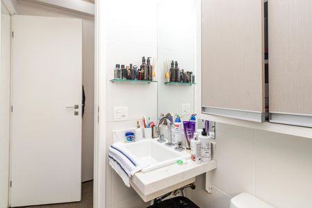 Apartamento para alugar com 65m², 2 quartos e 1 vaga Apartamento para alugar com 65m², 2 quartos e 1 vagaBanheiro da Suíte