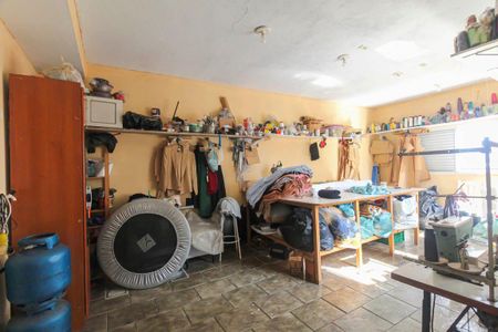 Casa à venda com 174m², 6 quartos e 2 vagas Casa à venda com 174m², 6 quartos e 2 vagasSalão
