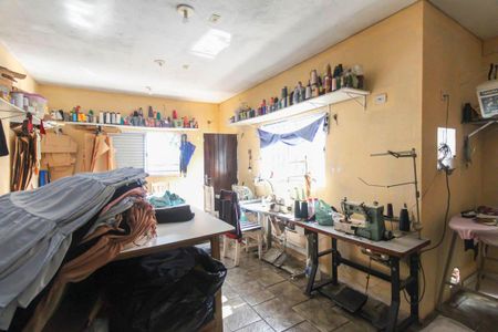 Casa à venda com 174m², 6 quartos e 2 vagas Casa à venda com 174m², 6 quartos e 2 vagasSalão