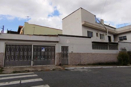 Casa à venda com 174m², 6 quartos e 2 vagas Casa à venda com 174m², 6 quartos e 2 vagasFachada + Placa