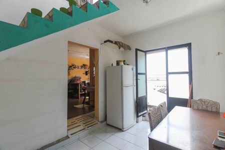 Casa à venda com 174m², 6 quartos e 2 vagas Casa à venda com 174m², 6 quartos e 2 vagasSala