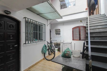 Casa à venda com 174m², 6 quartos e 2 vagas Casa à venda com 174m², 6 quartos e 2 vagasHall de entrada