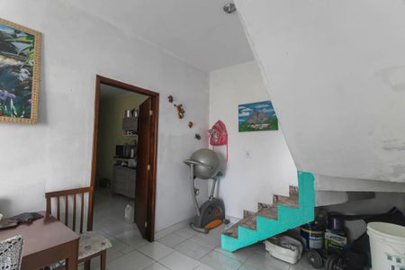 Casa à venda com 174m², 6 quartos e 2 vagas Casa à venda com 174m², 6 quartos e 2 vagasSala