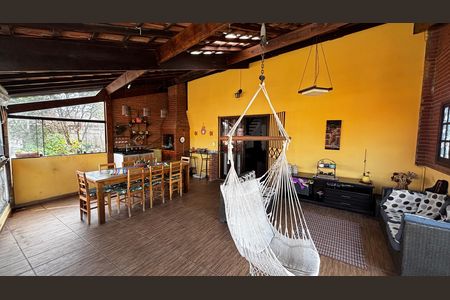 Casa à venda com 225m², 3 quartos e 2 vagas Casa à venda com 225m², 3 quartos e 2 vagasSala - Varanda