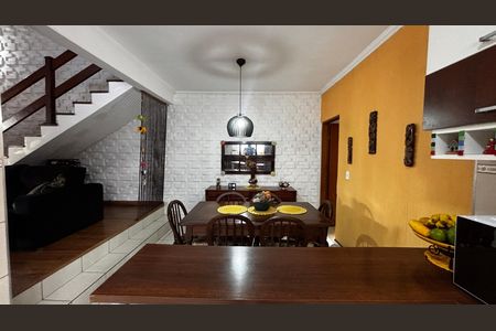 Casa à venda com 225m², 3 quartos e 2 vagas Casa à venda com 225m², 3 quartos e 2 vagasSala de Jantar - Cozinha