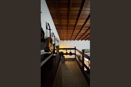 Casa à venda com 225m², 3 quartos e 2 vagas Casa à venda com 225m², 3 quartos e 2 vagasCorredor