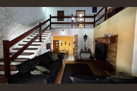 Casa à venda com 225m², 3 quartos e 2 vagas Casa à venda com 225m², 3 quartos e 2 vagasSala