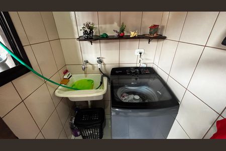 Casa à venda com 225m², 3 quartos e 2 vagas Casa à venda com 225m², 3 quartos e 2 vagasÁrea de Serviço