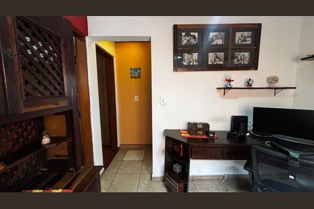 Casa à venda com 225m², 3 quartos e 2 vagas Casa à venda com 225m², 3 quartos e 2 vagasEscritório